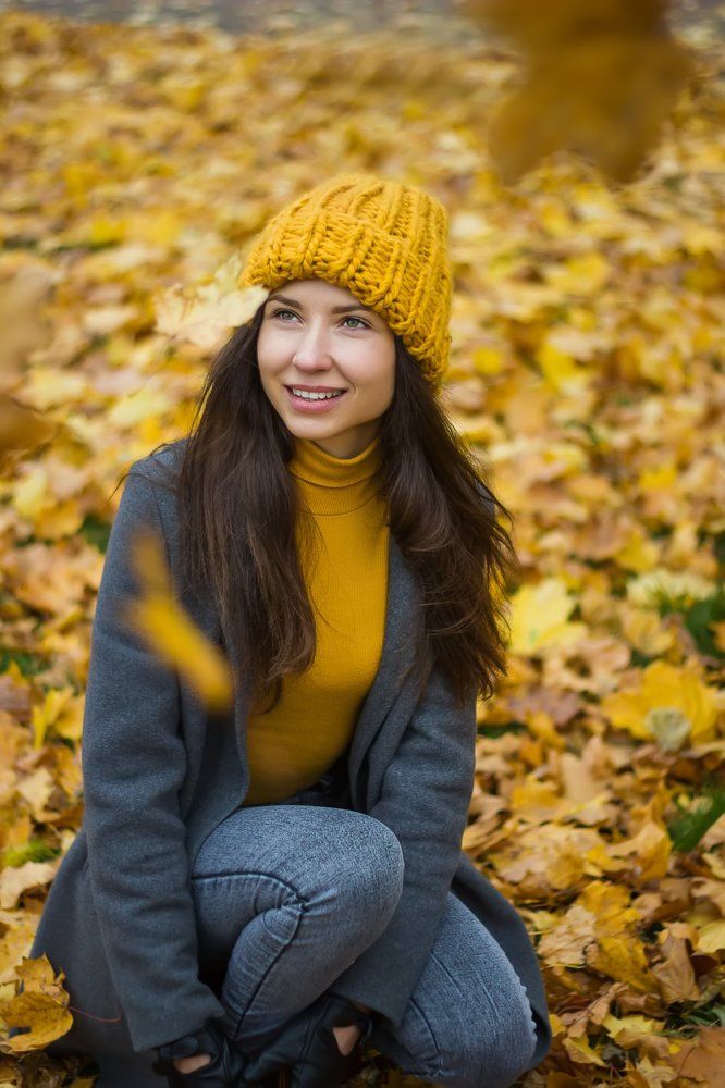 "Утром мы во двор идем - Листья сыплются дождём, Под ногами шелестят И летят… летят… летят…" Е. Трутнев