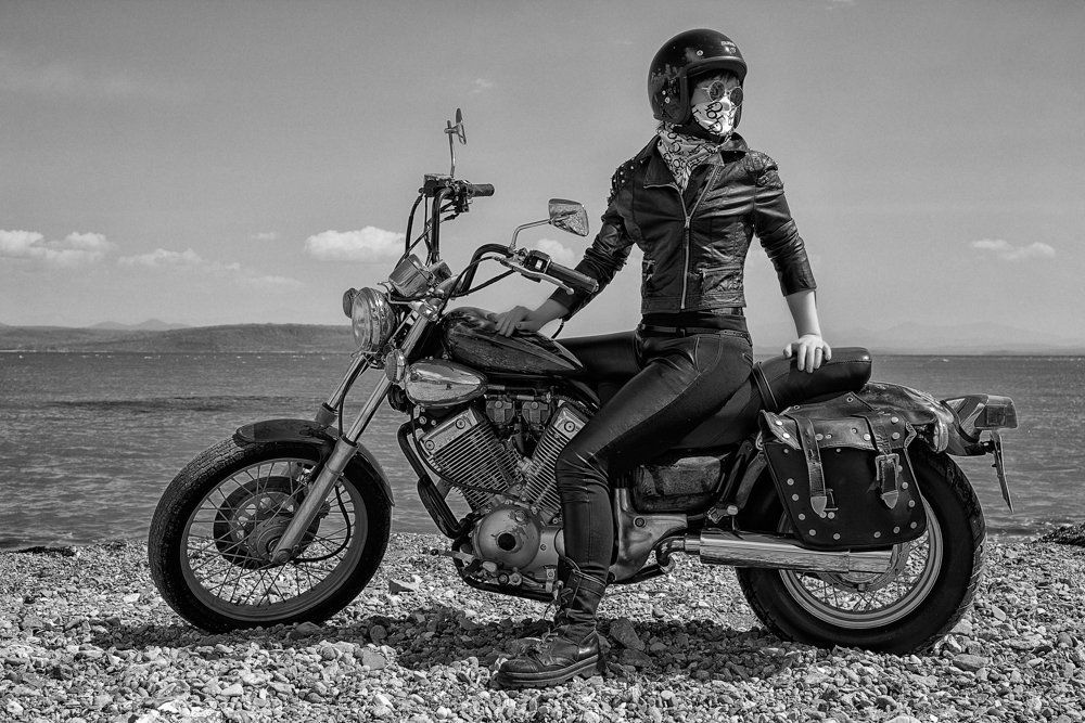 Мотоциклистка