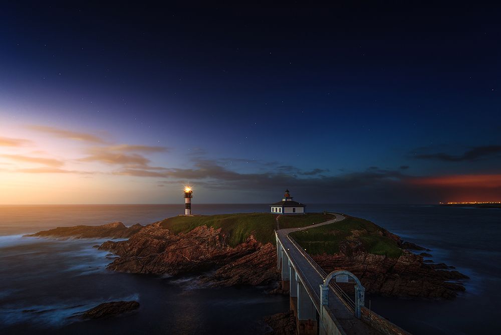 One Island - Four Hours