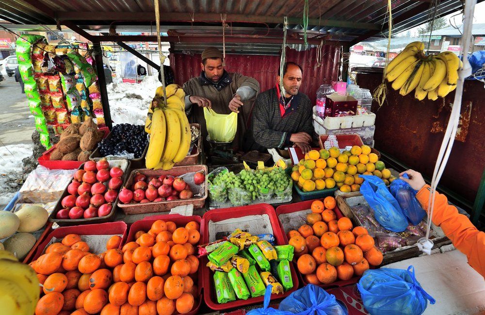 Торговцы фруктами на рынке Тангмарга