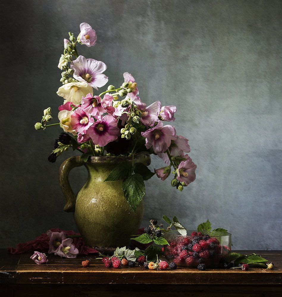 Мальвы и малина