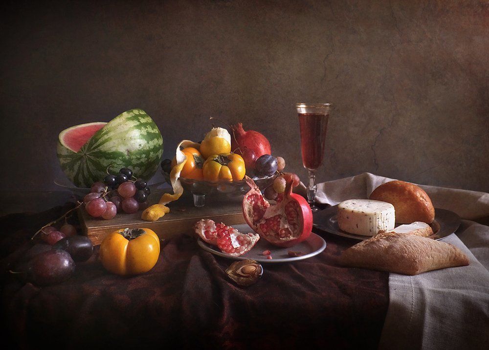 Бокал вина под фрукты и сыр