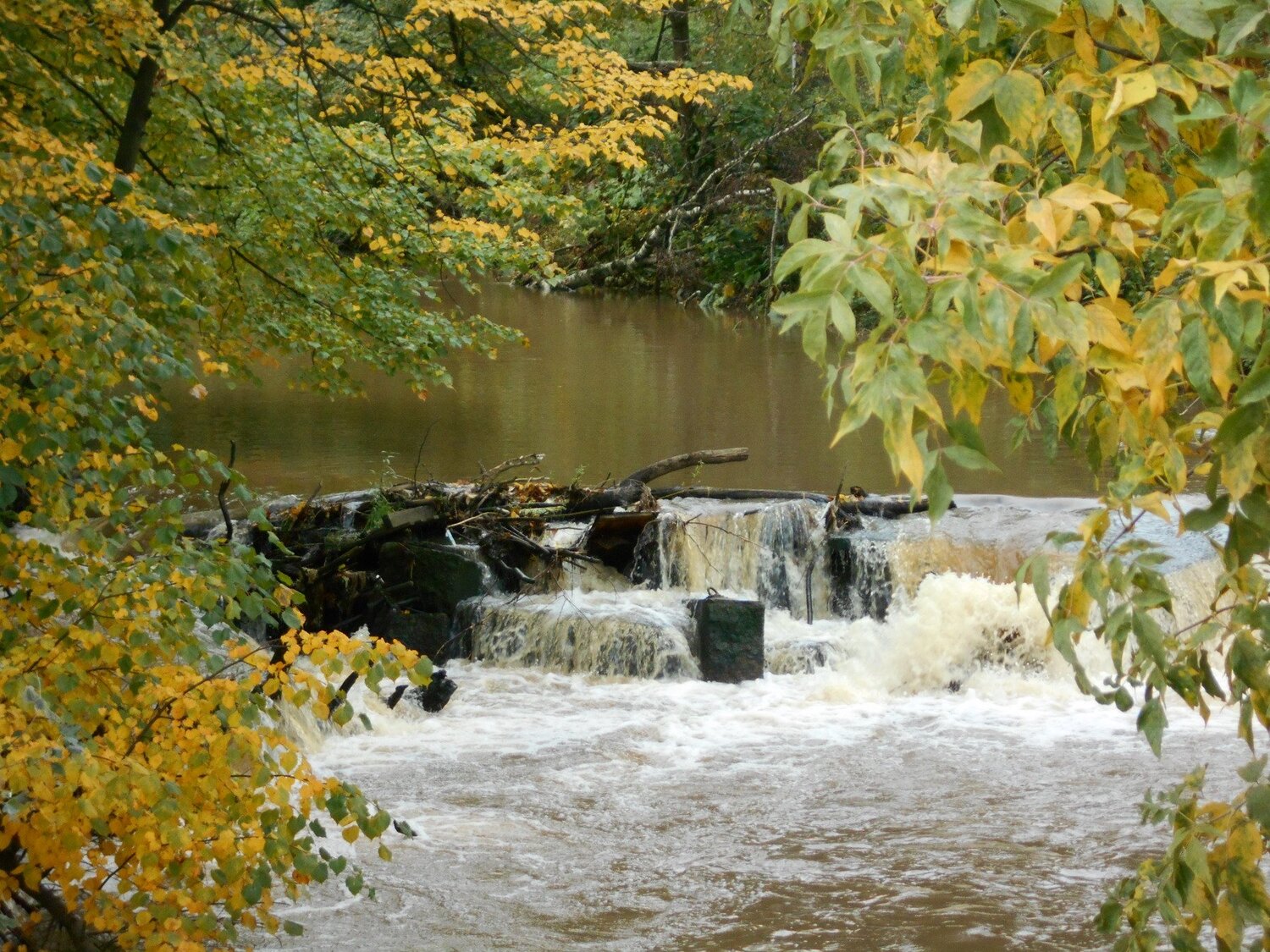 Осень. Водопад. Ленинградская область.