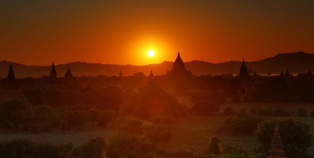 Закат в Багане