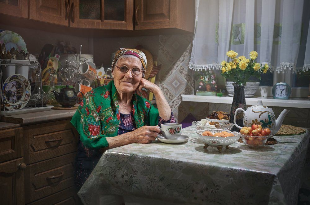 Вечернее чаепитие. Любимая бабушка.