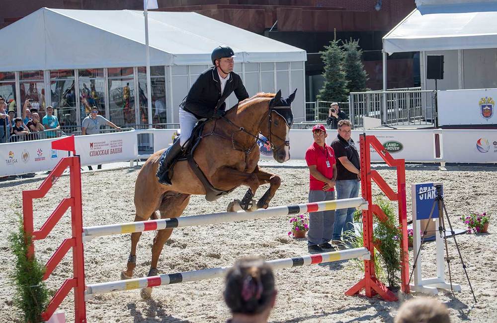 Конкур на Красной площади