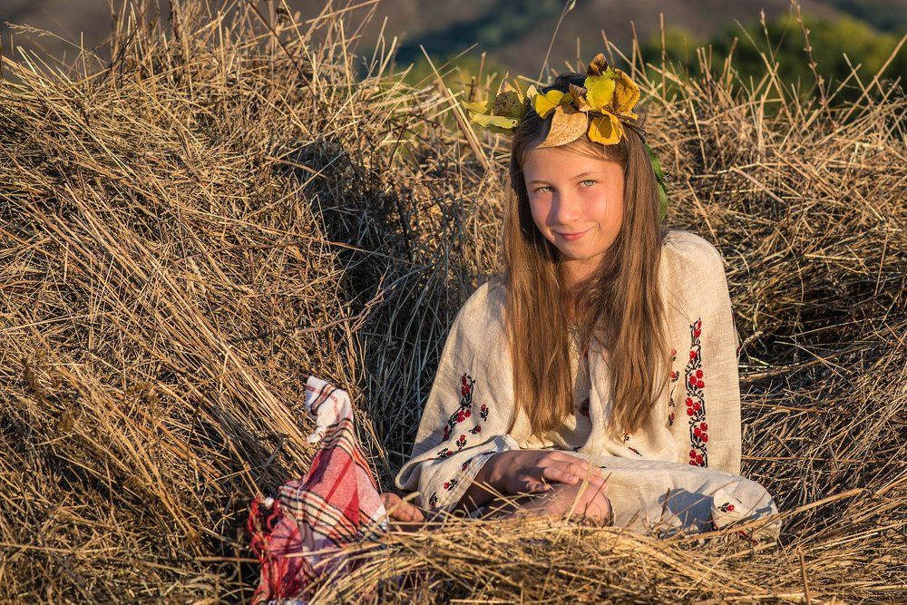 Девочка на сене