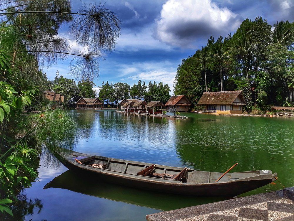 One sweet moment in Kampung Sampiren