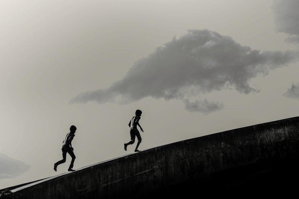 ইট-পাথরের মাঝেই শৈশবের প্রাণোচ্ছ্বাস