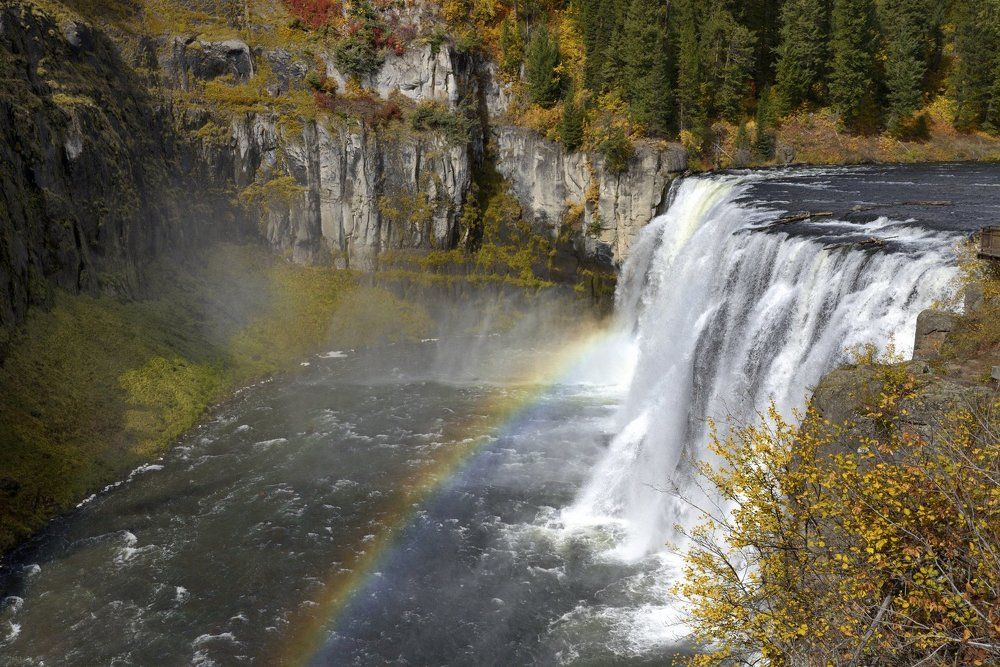 Водопад Mesa Falls.