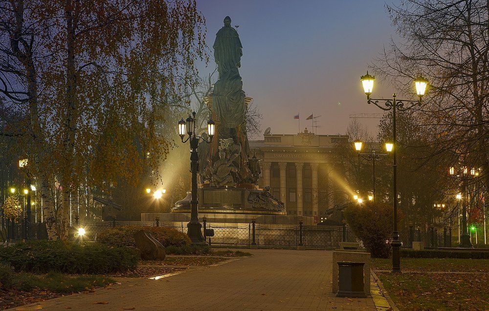 Осенний рассвет с Екатериной II