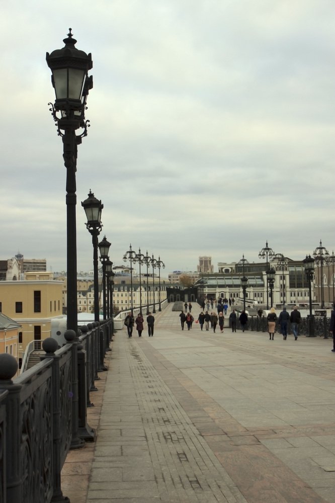 On the bridge. На Мосту.