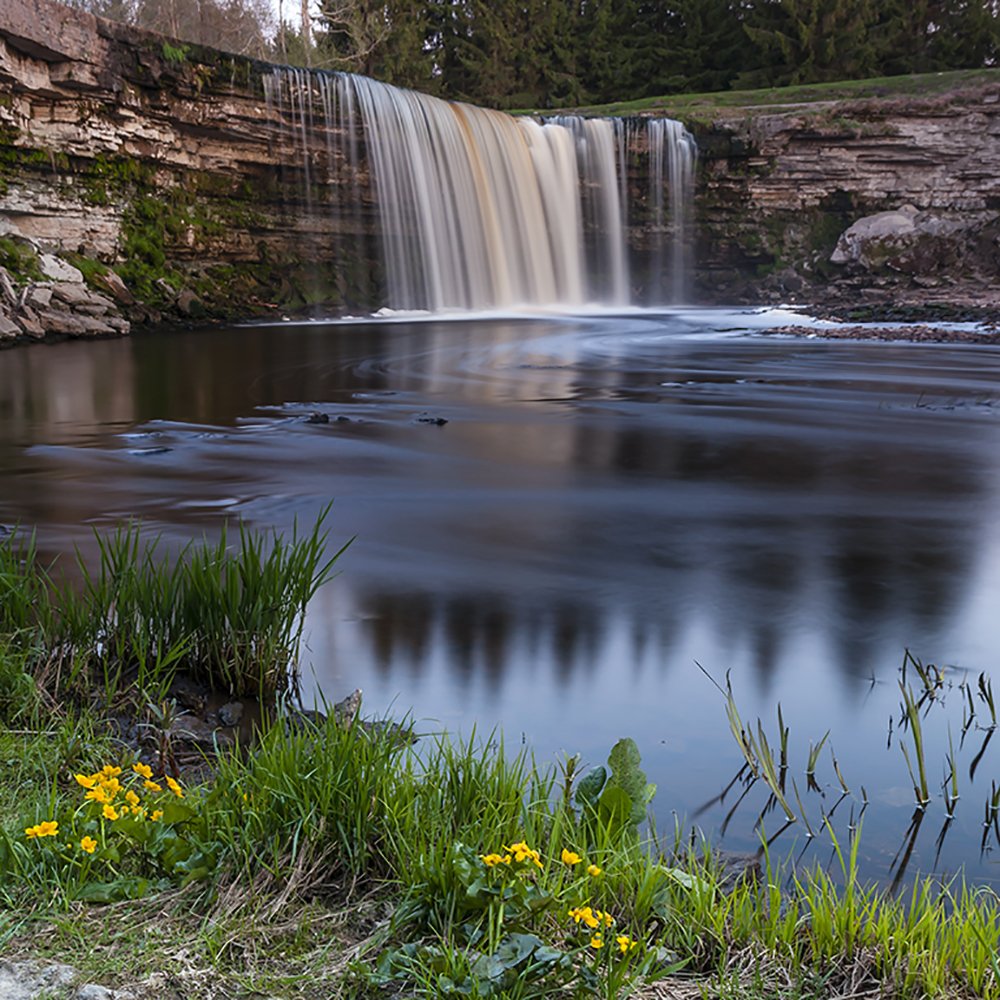 Водопад Ягала (эст. Jägala juga).