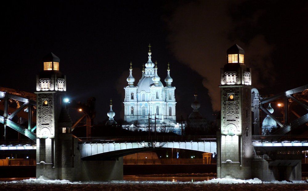 Смольный Воскресенский собор. Большеохтинский (Петра Великого) мост. СПб.