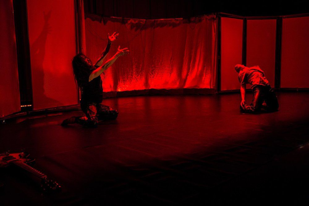 actors act in the red light
