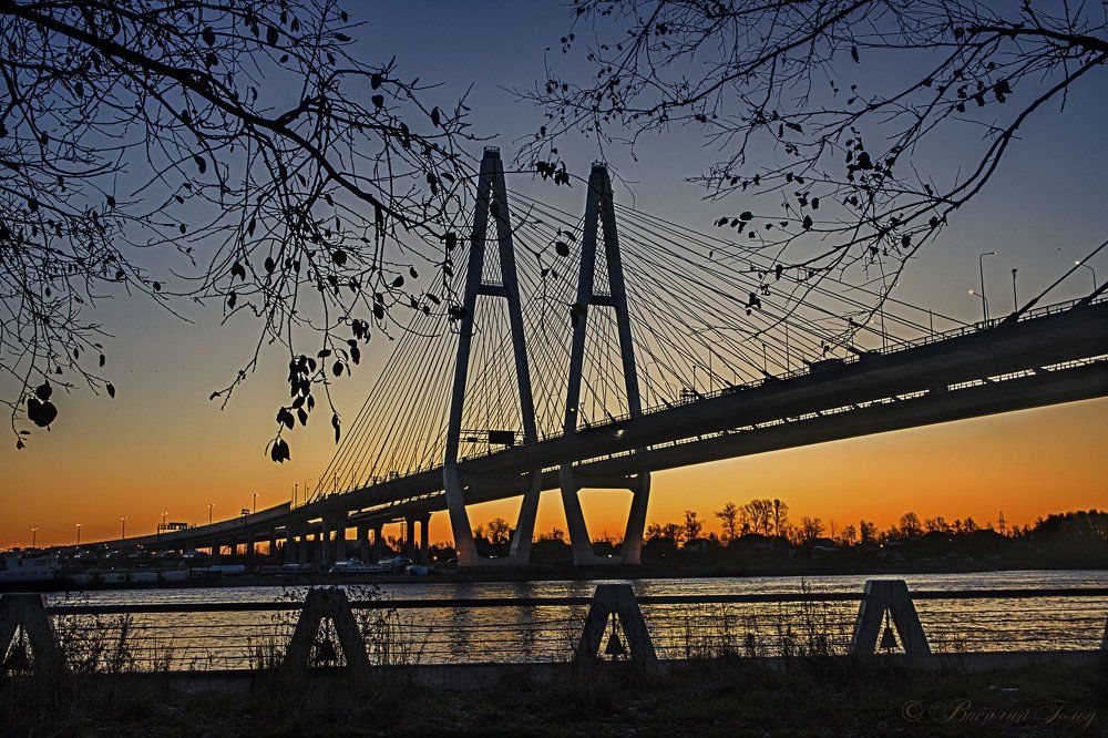 Вантовый мост на заре.