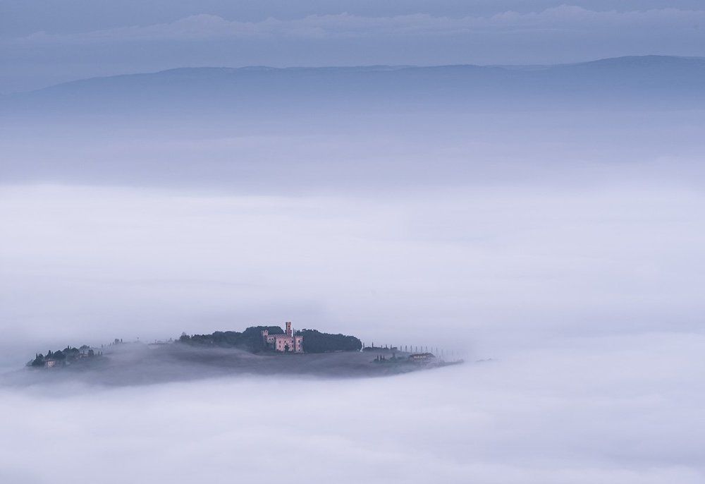 Остров в океане тумана