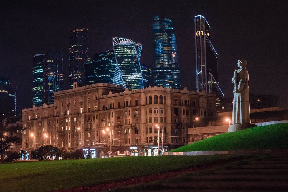 Глазами из прошлого в нвстоящее