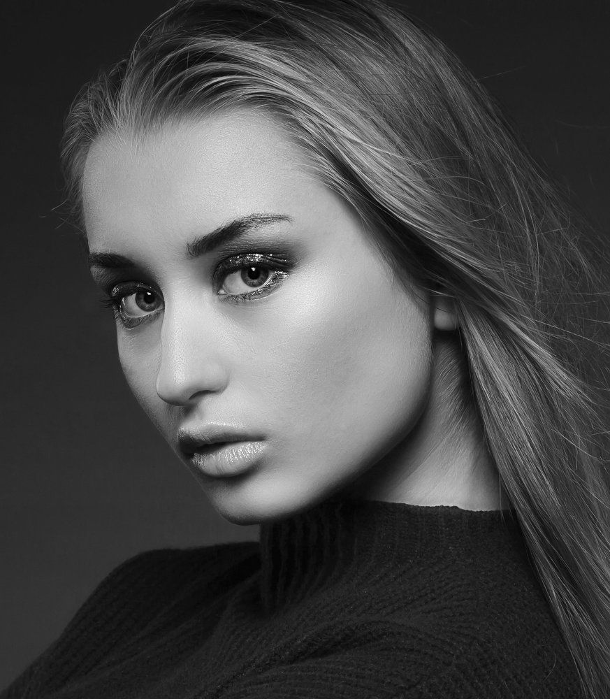 портрет молодой девушки