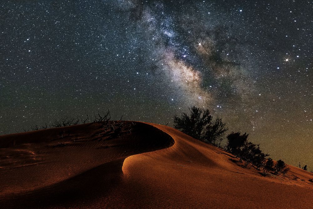 Milky way over Maranjab