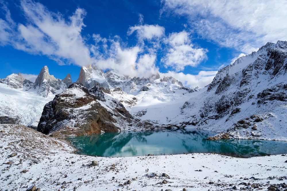 Гора и облако.