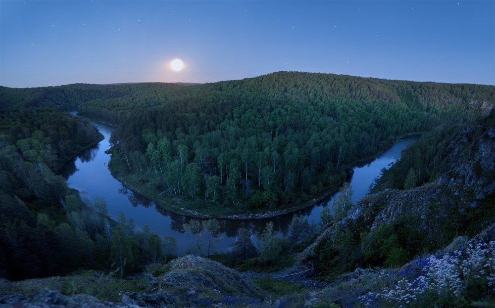 Ночь над рекой