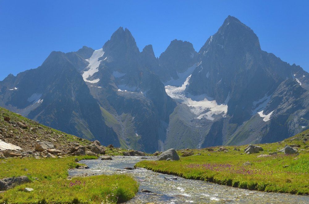 Вершины Нахара от подножья Даута