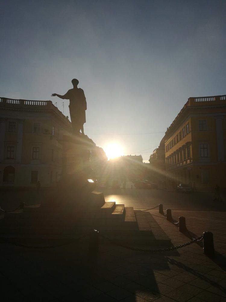 Дюк в лучах солнца