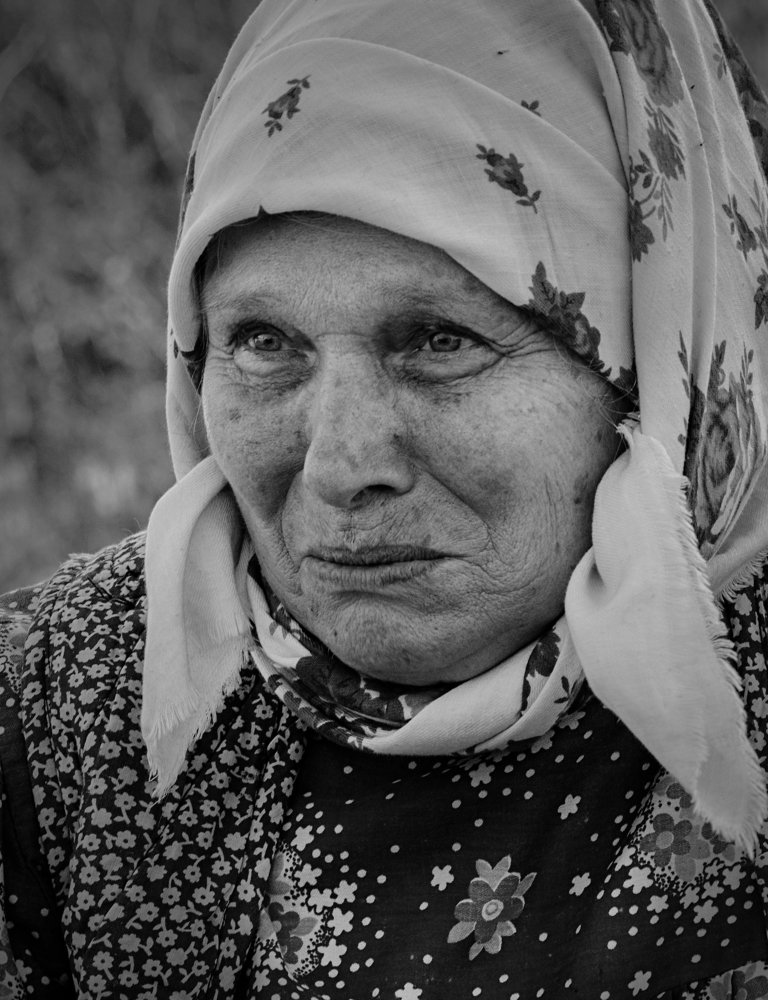 Женщина в платке