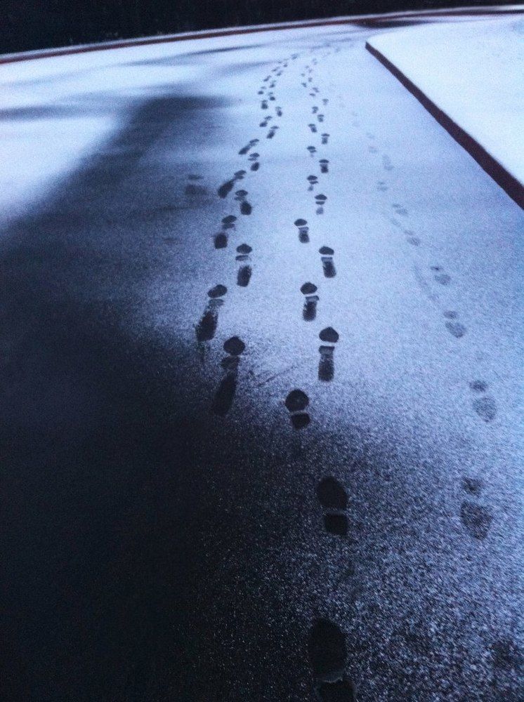 по улице моей который год...