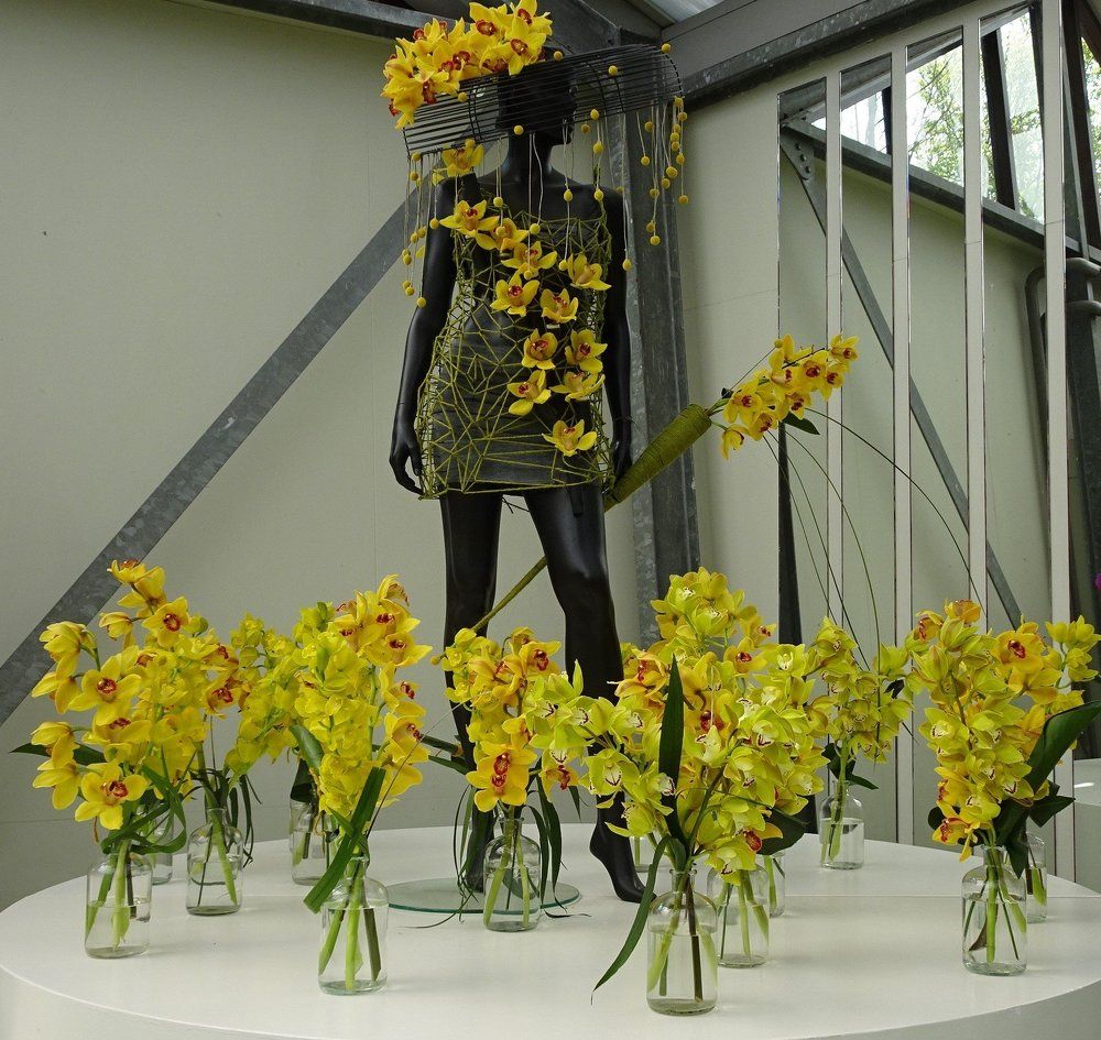 В желтых тонах