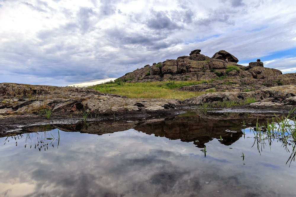 Каменные могилы