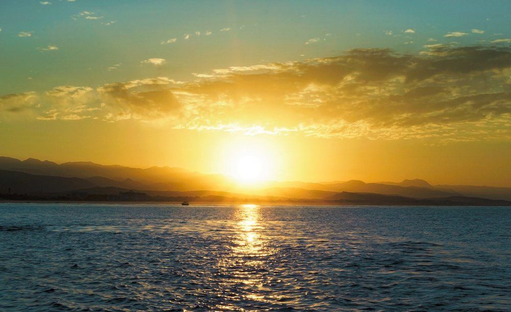 Рассвет над Средиземным морем...