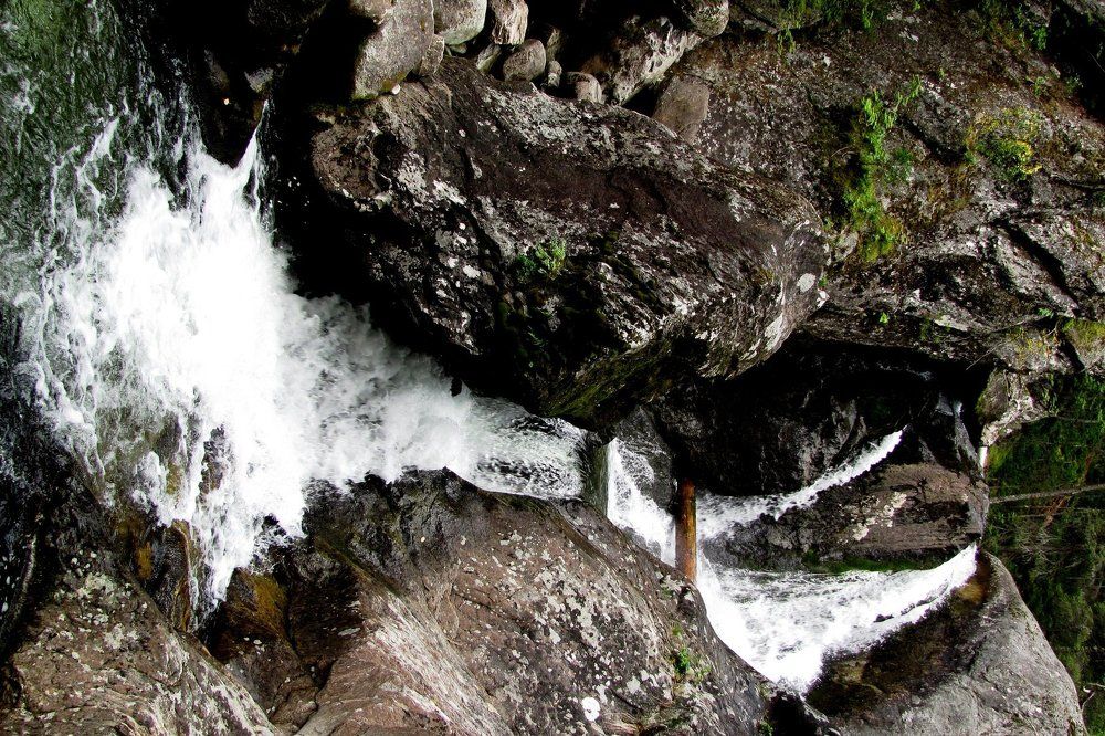 Раздвигая скалы.