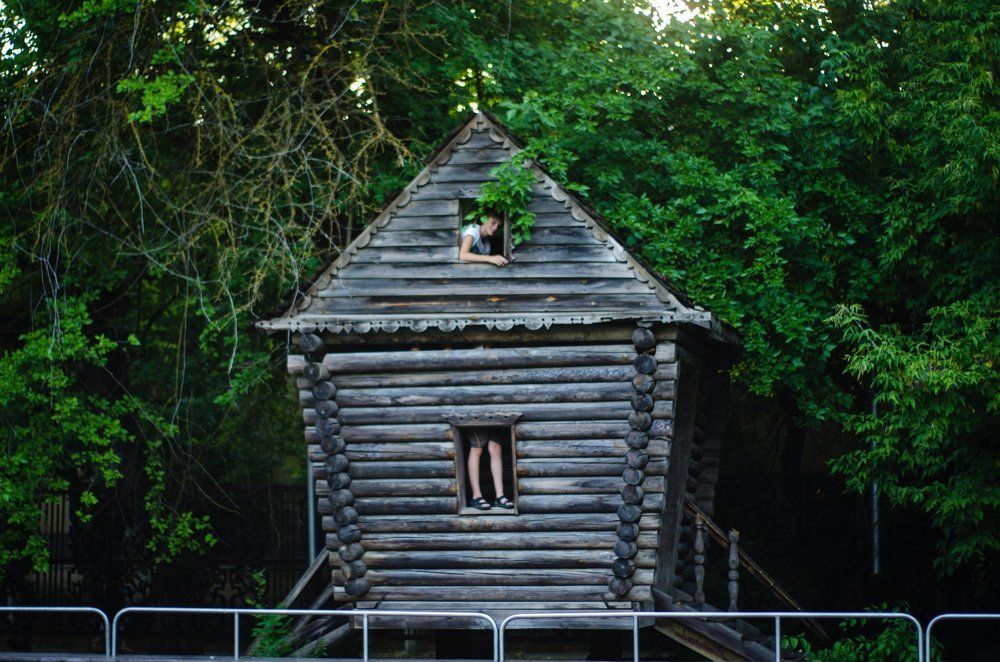 Внутри избушки