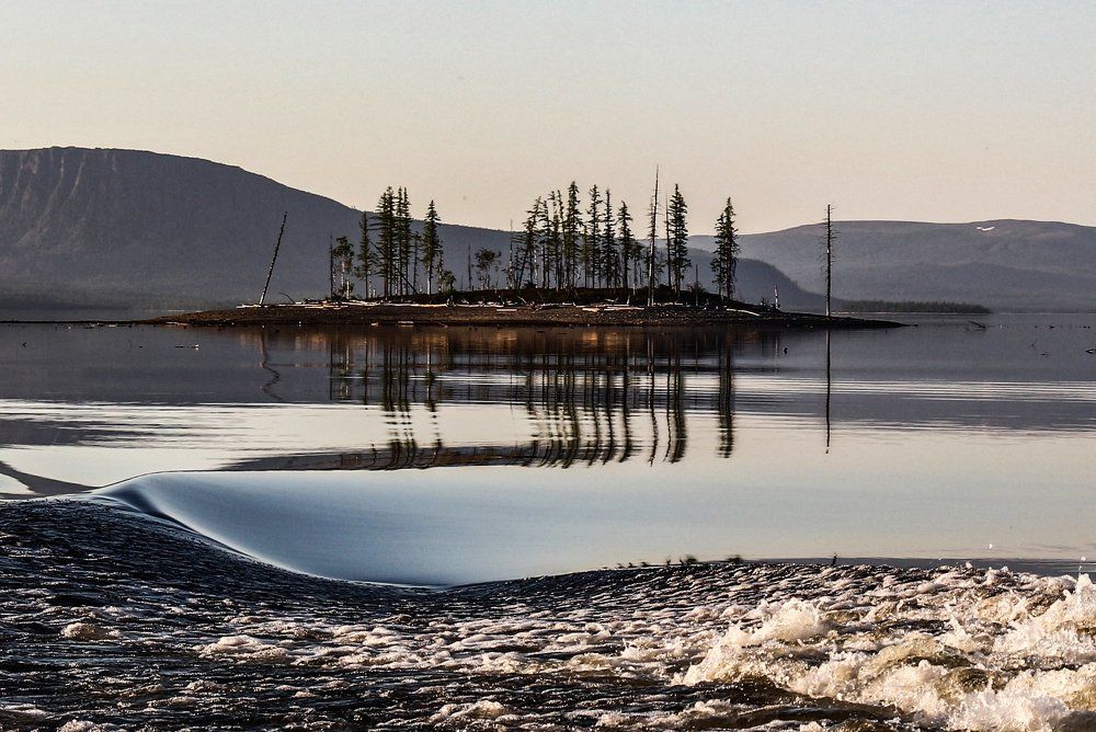 Заполярье. Ночь.