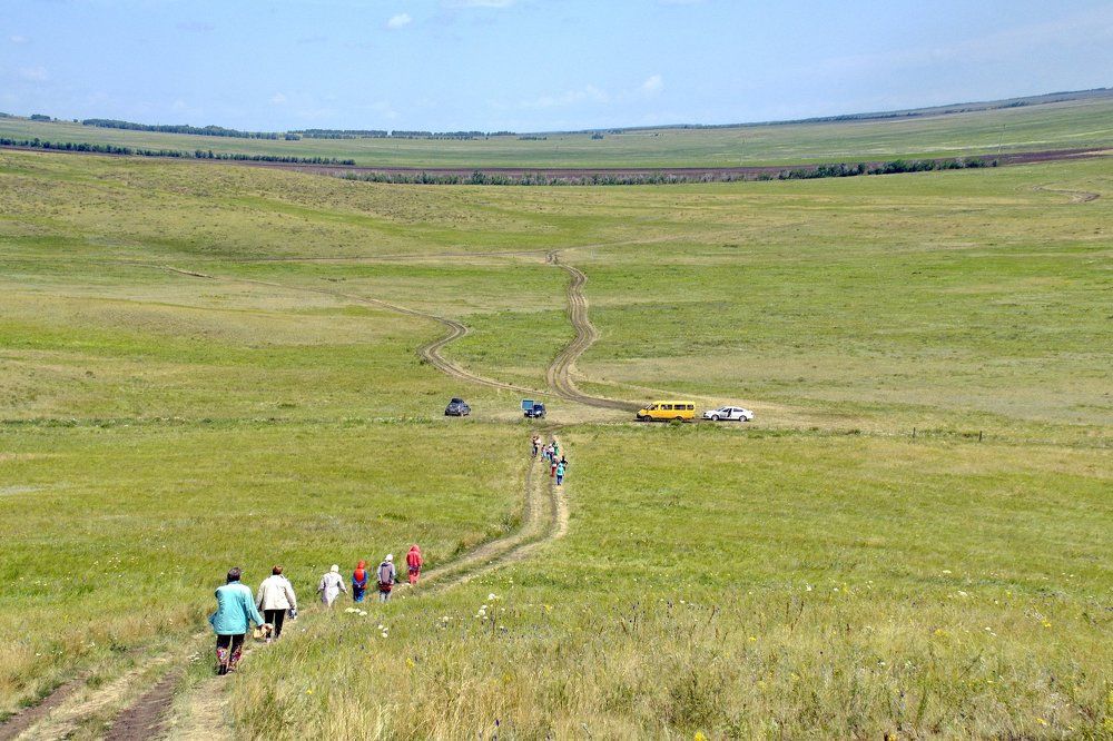 ПЕРЕКРЁСТОК СТЕПНЫХ ДОРОГ...