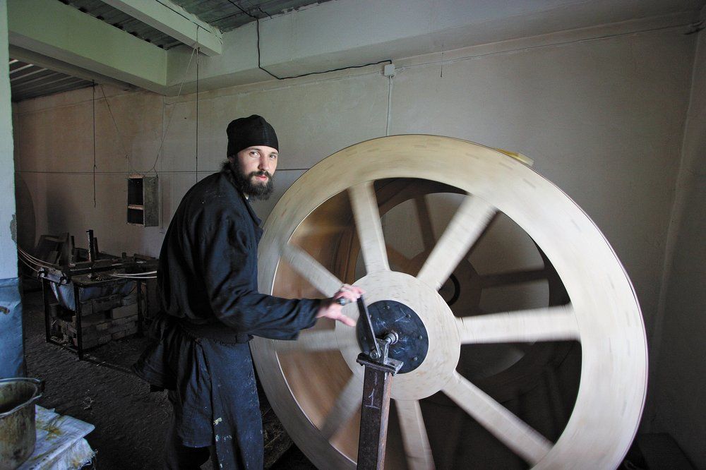 В монастыре.