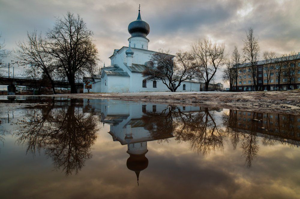 Псков в отражении.