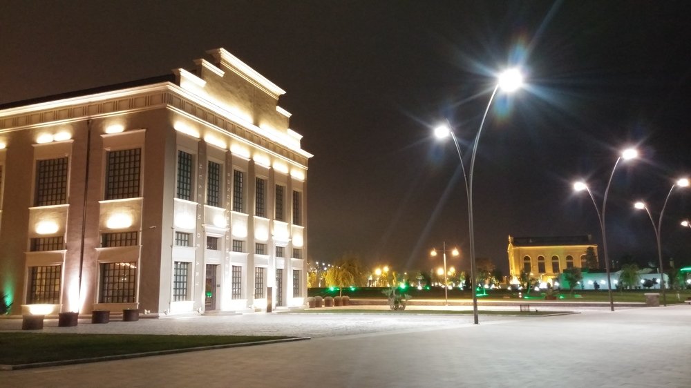 Бакинский бульвар ночью