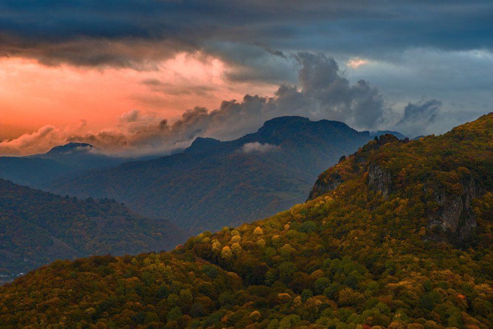 ОСЕННИЙ ВЕЧЕР В ГОРАХ