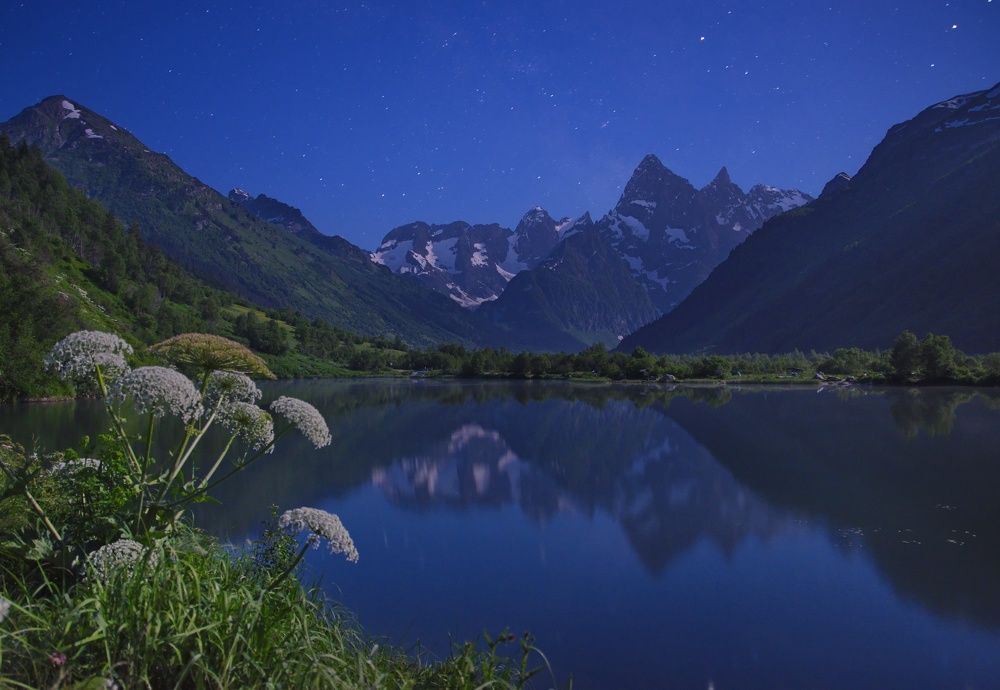 Лунная ночь на Домбае