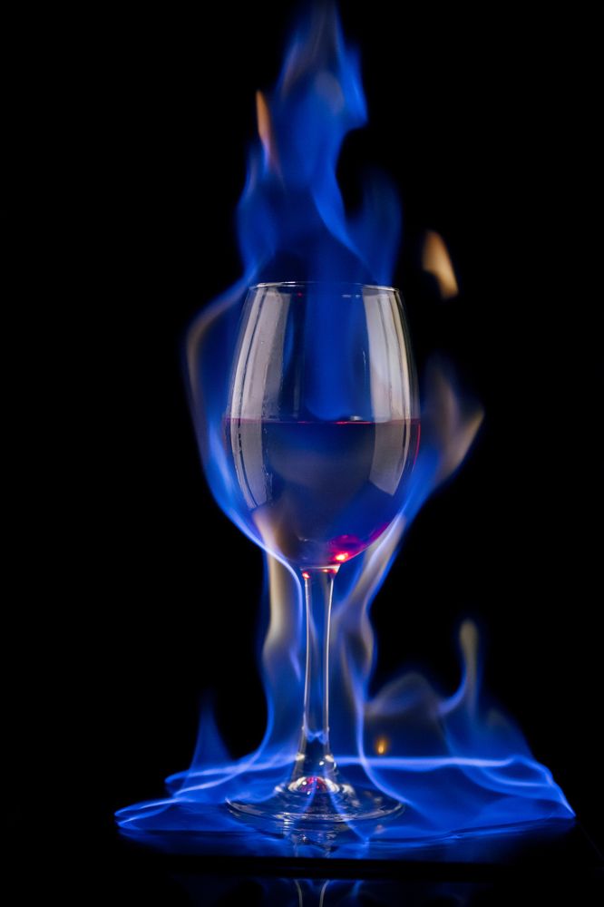 Горящий бокал