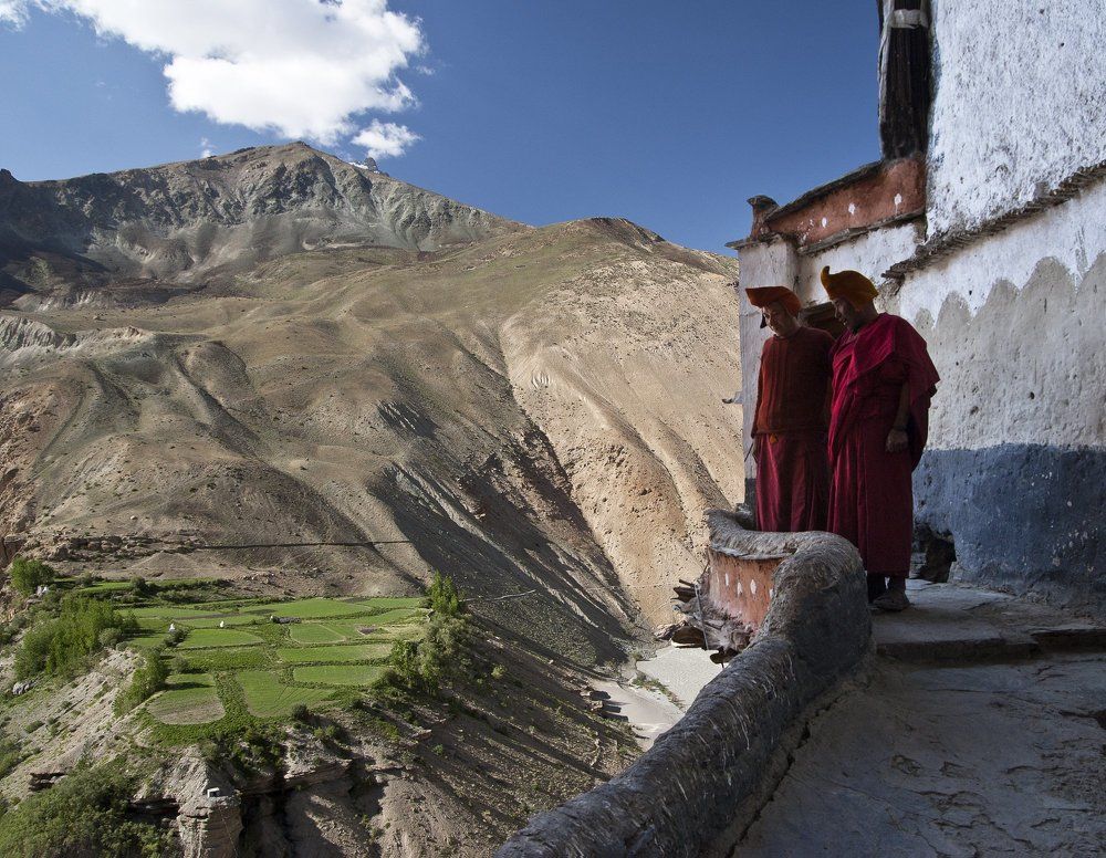 Над пустотой...