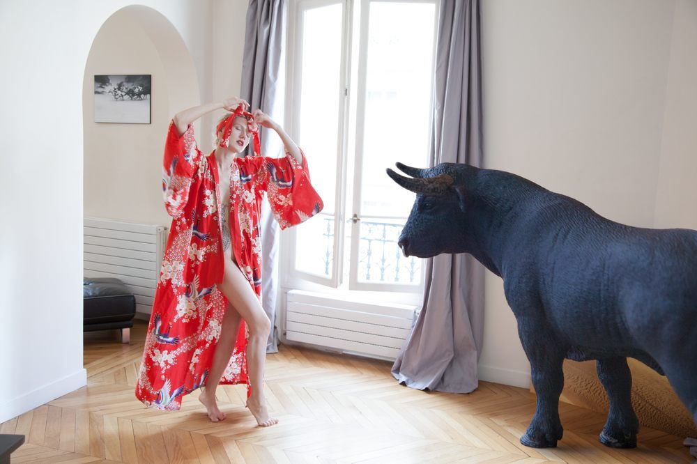 Alice in her apartement