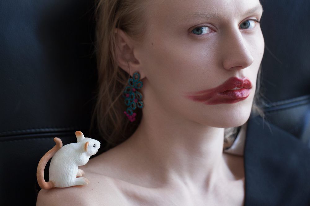 Alice in her apartement 2