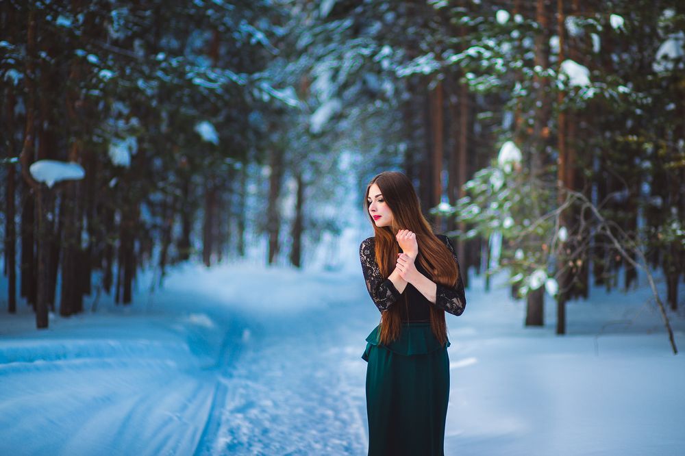 девушка в лесу