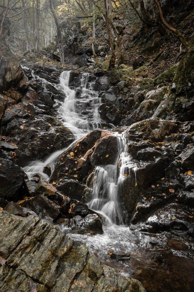 Камни и вода