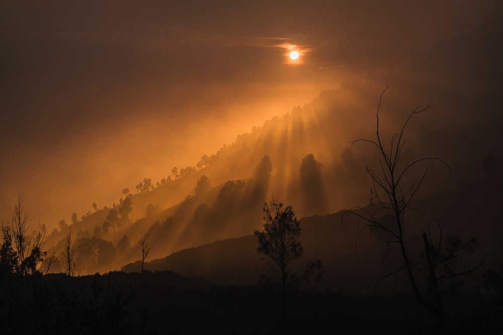 Рассвет. Кратер вулкана Иджин.