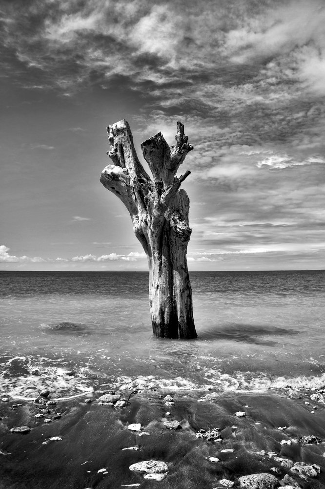 Пляж на острове Нуса Пенида